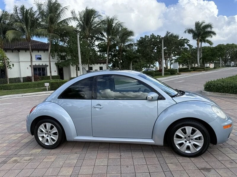 2010 Volkswagen New Beetle - Image 12 of 21