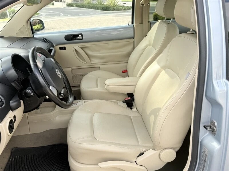 2010 Volkswagen New Beetle - Image 20 of 21