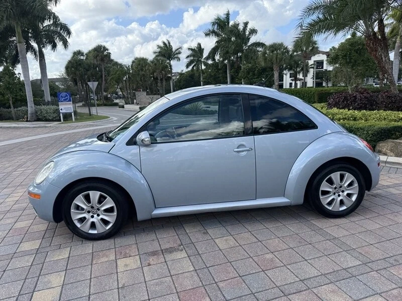 2010 Volkswagen New Beetle - Image 18 of 21