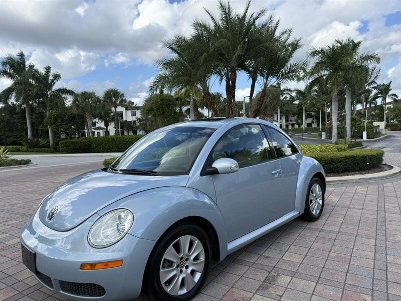 2010 Volkswagen New Beetle - Image 2 of 21