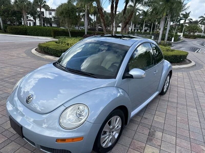 2010 Volkswagen New Beetle - Image 9 of 21