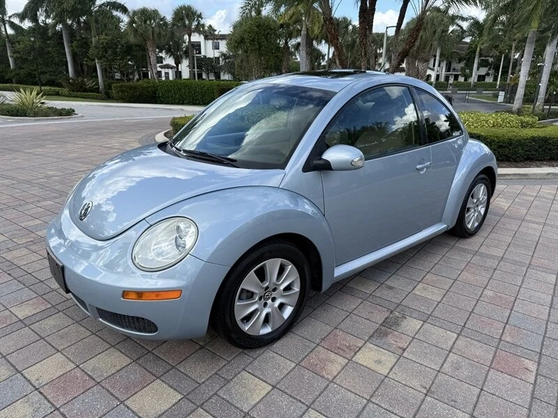 2010 Volkswagen New Beetle - Image 15 of 21
