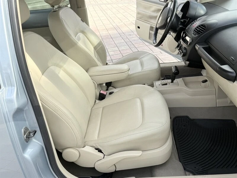 2010 Volkswagen New Beetle - Image 19 of 21