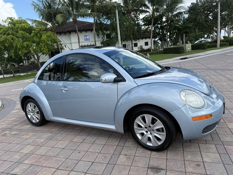 2010 Volkswagen New Beetle - Image 6 of 21