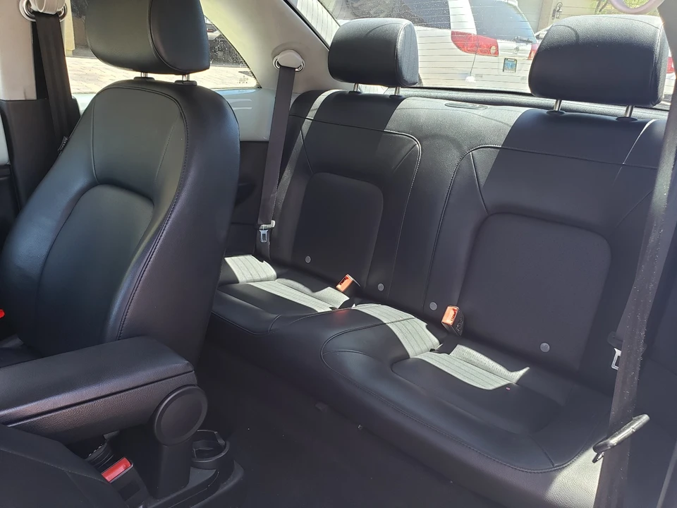 2010 Volkswagen New Beetle - Image 8 of 21