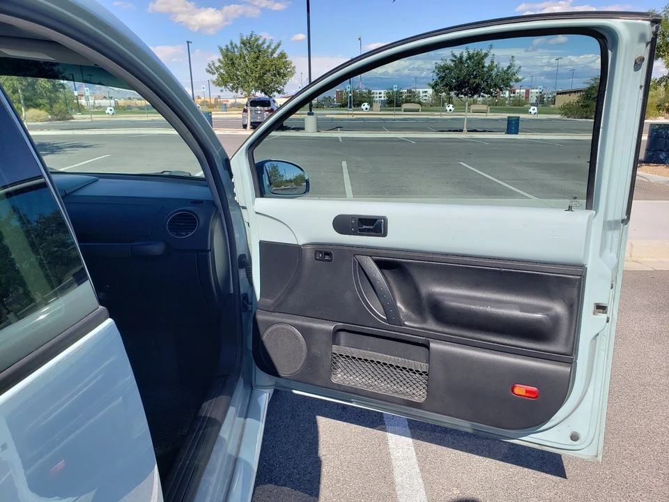 2010 Volkswagen New Beetle - Image 20 of 21