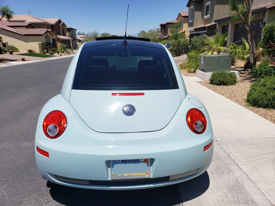 2010 Volkswagen New Beetle - Image 4 of 21