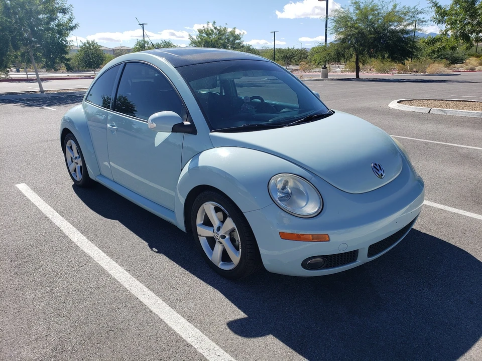 2010 Volkswagen New Beetle - Image 15 of 21