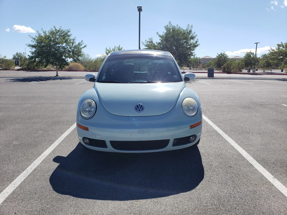 2010 Volkswagen New Beetle - Image 16 of 21