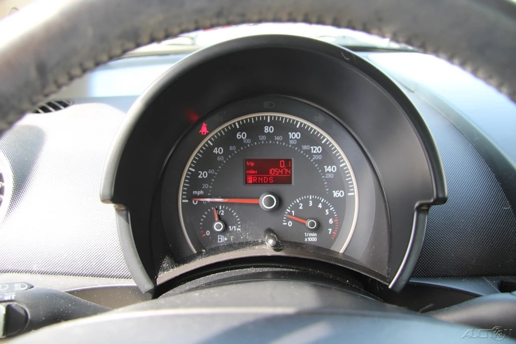2010 Volkswagen New Beetle - Image 16 of 21