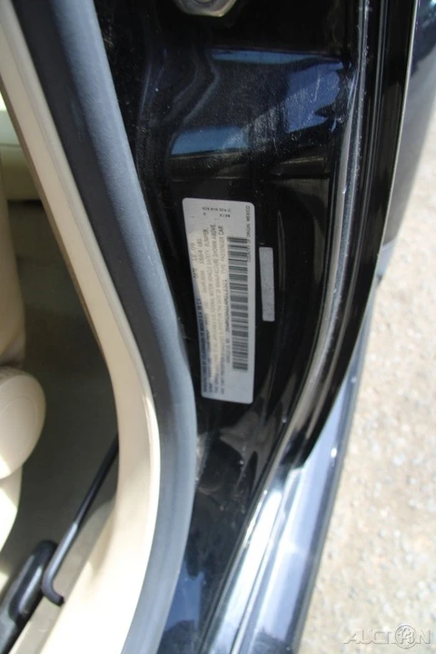 2010 Volkswagen New Beetle - Image 12 of 21