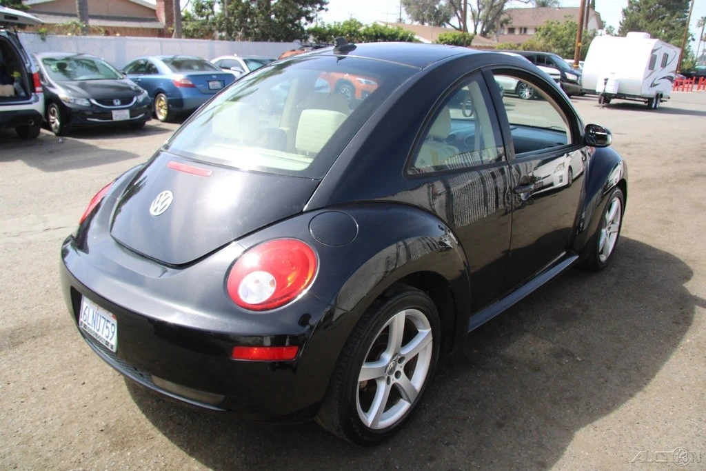 2010 Volkswagen New Beetle - Image 7 of 21