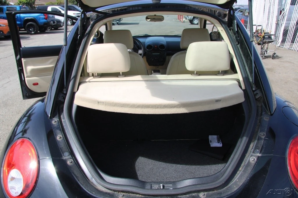 2010 Volkswagen New Beetle - Image 21 of 21