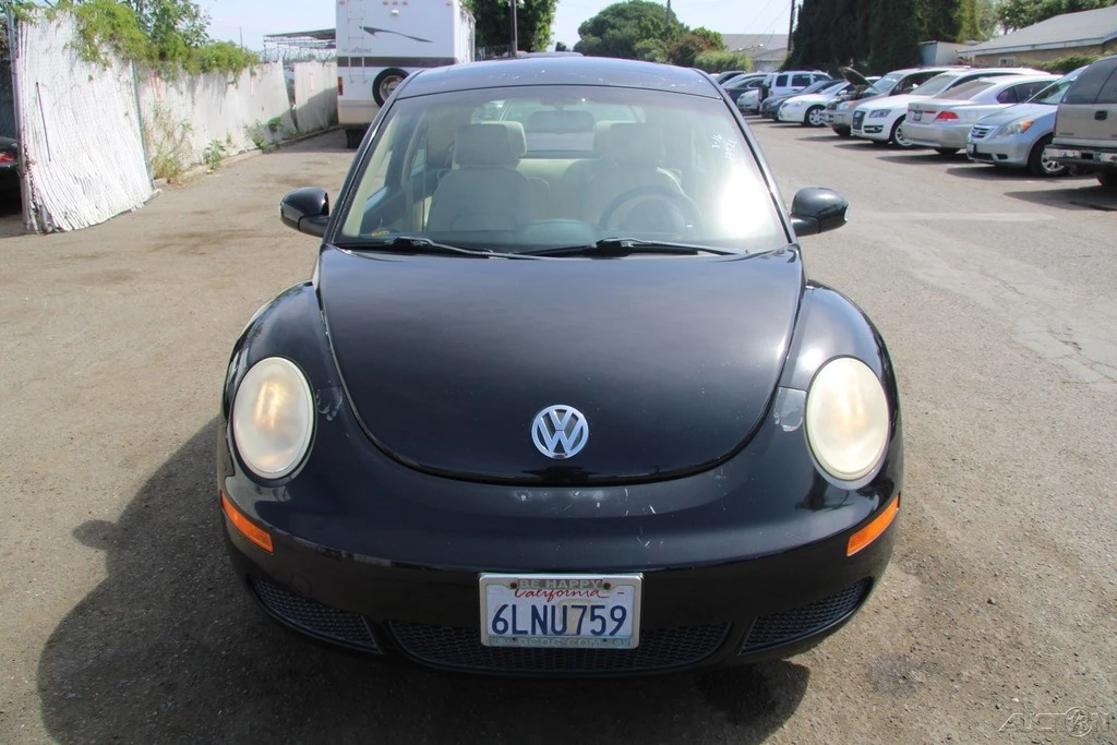 2010 Volkswagen New Beetle - Image 11 of 21