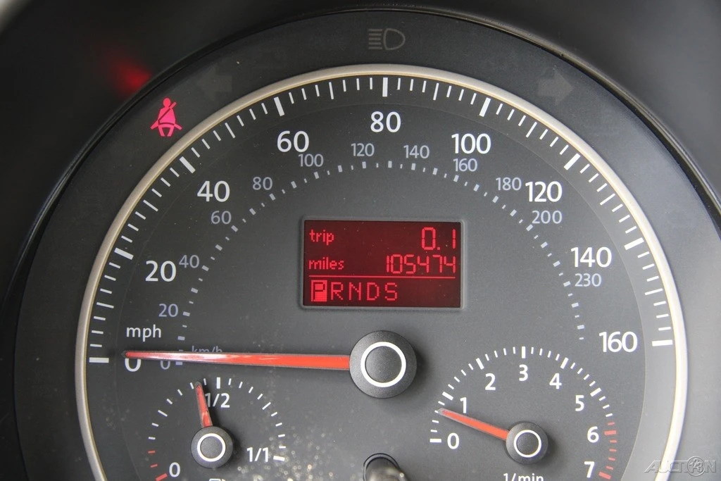 2010 Volkswagen New Beetle - Image 17 of 21