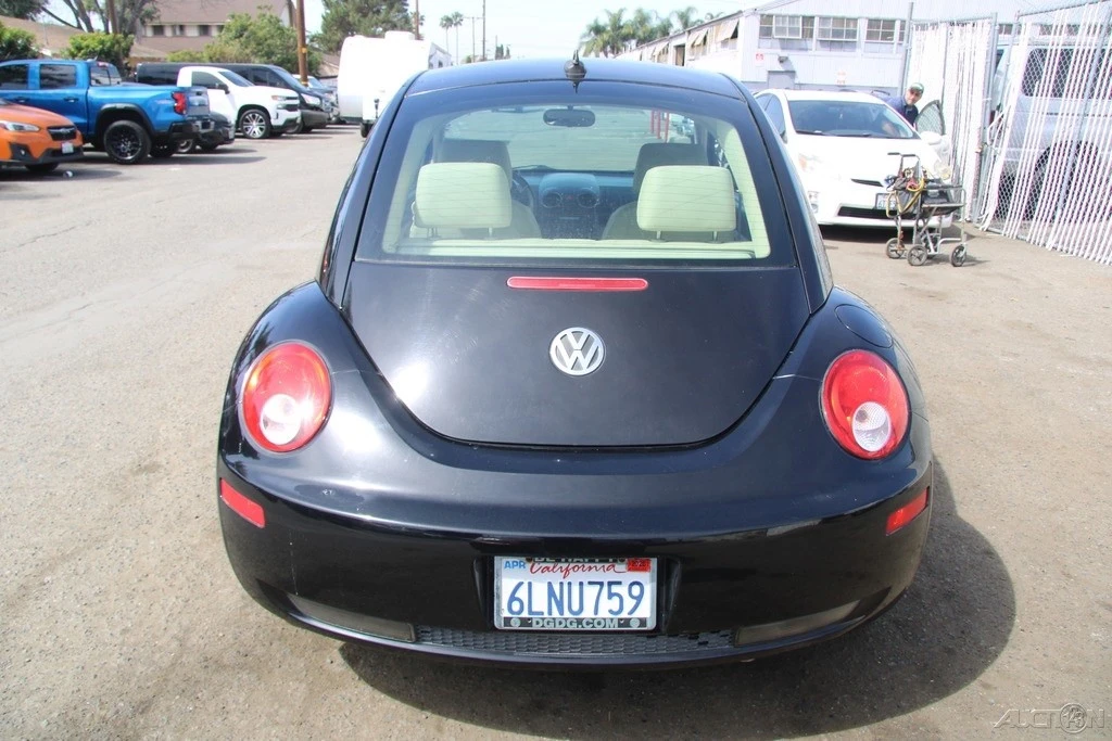 2010 Volkswagen New Beetle - Image 6 of 21