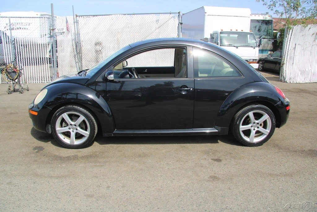 2010 Volkswagen New Beetle - Image 3 of 21
