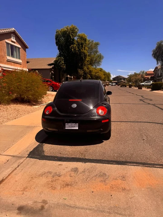 2010 Volkswagen New Beetle - Image 6 of 15