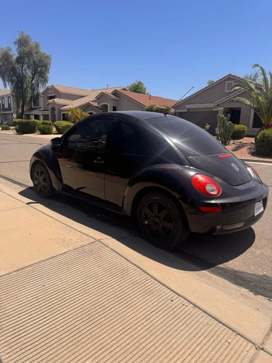 2010 Volkswagen New Beetle - Image 7 of 15