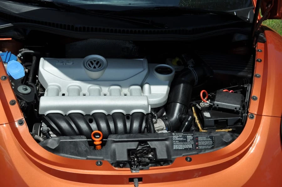 2010 Volkswagen New Beetle - Image 5 of 8