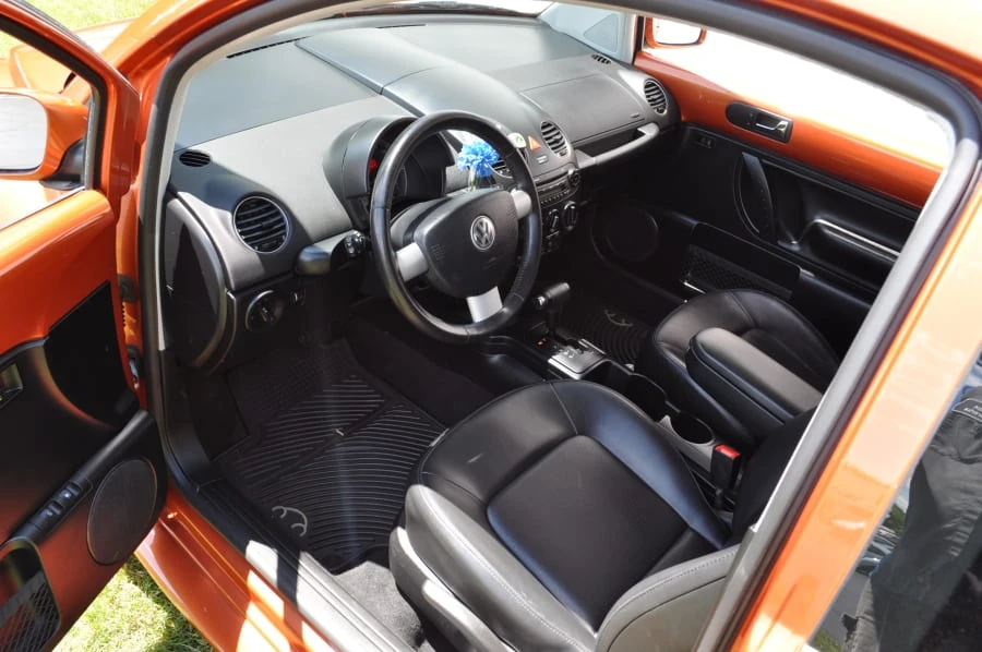 2010 Volkswagen New Beetle - Image 3 of 8