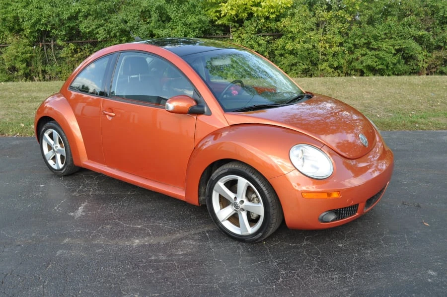 2010 Volkswagen New Beetle - Image 6 of 8