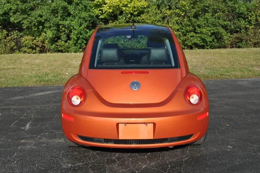 2010 Volkswagen New Beetle - Image 7 of 8