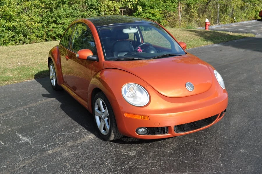 2010 Volkswagen New Beetle - Image 8 of 8