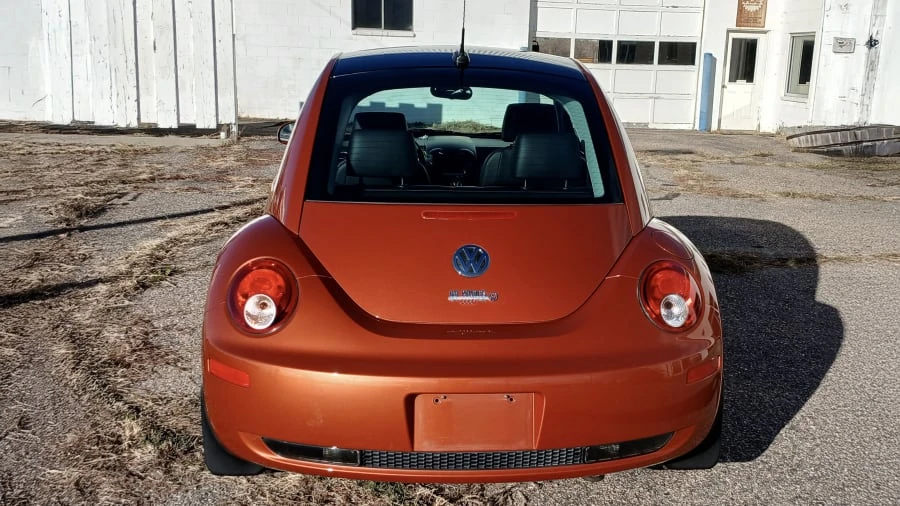 2010 Volkswagen New Beetle - Image 3 of 10