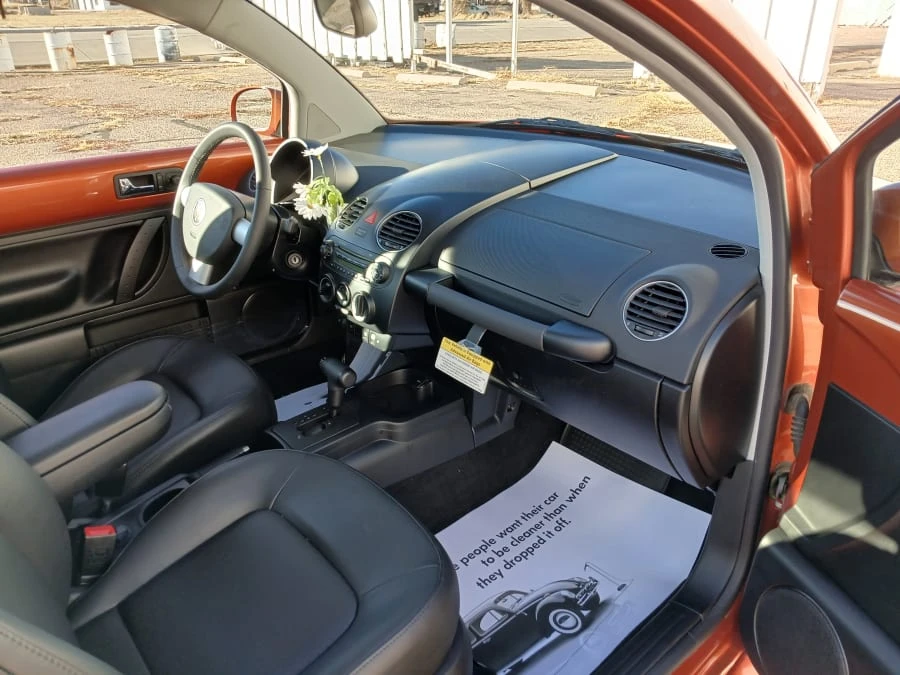 2010 Volkswagen New Beetle - Image 7 of 10