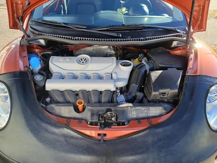 2010 Volkswagen New Beetle - Image 10 of 10
