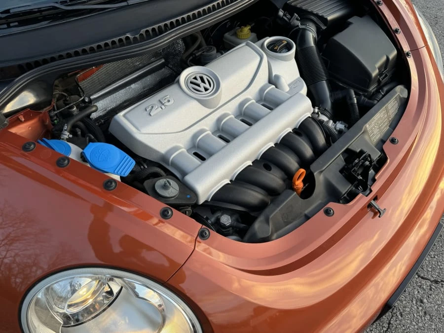 2010 Volkswagen New Beetle - Image 11 of 13