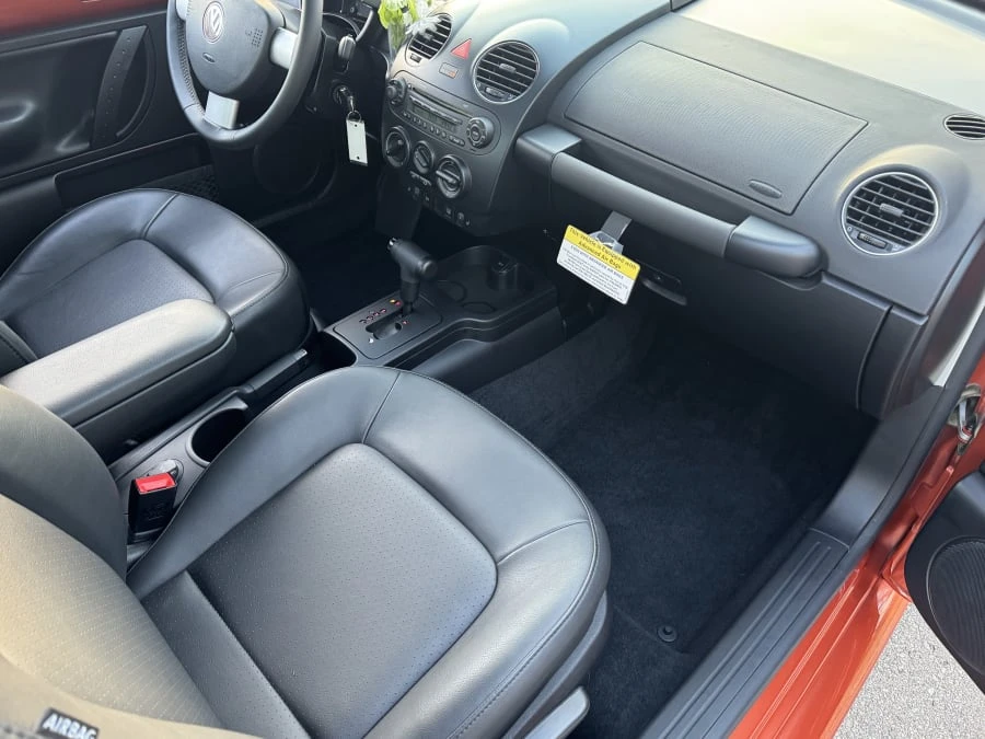 2010 Volkswagen New Beetle - Image 8 of 13