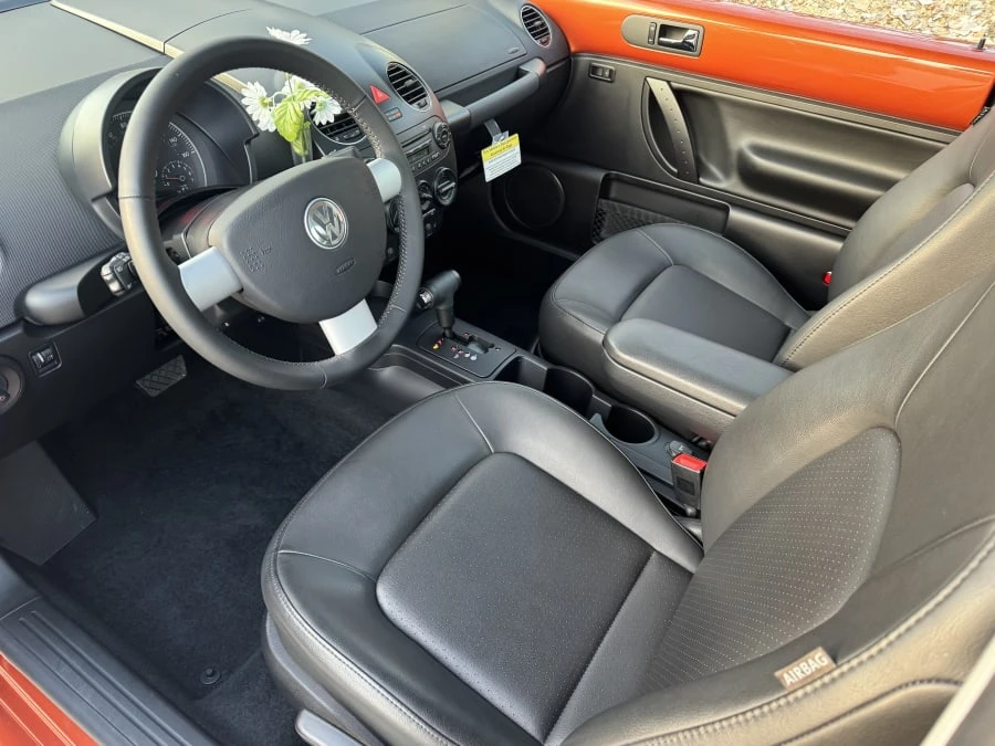 2010 Volkswagen New Beetle - Image 6 of 13