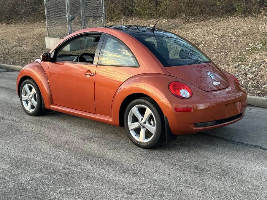 2010 Volkswagen New Beetle - Image 3 of 13