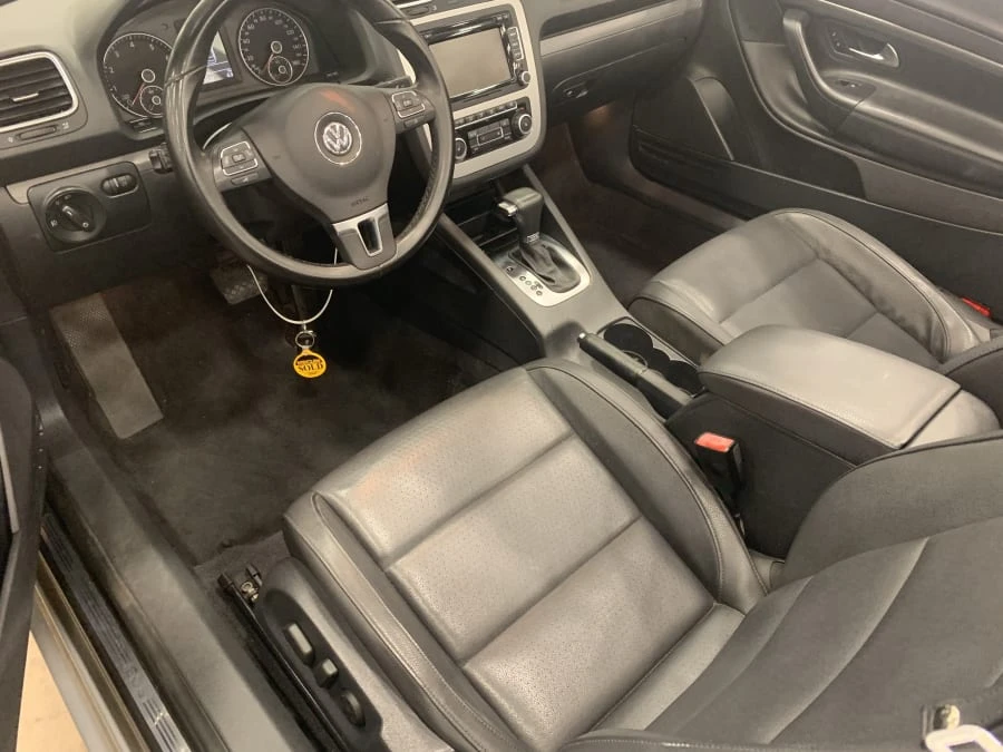 2010 Volkswagen Eos - Image 3 of 4