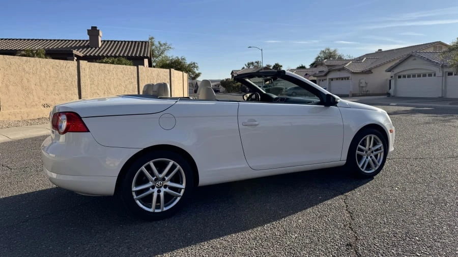 2010 Volkswagen Eos - Image 2 of 9