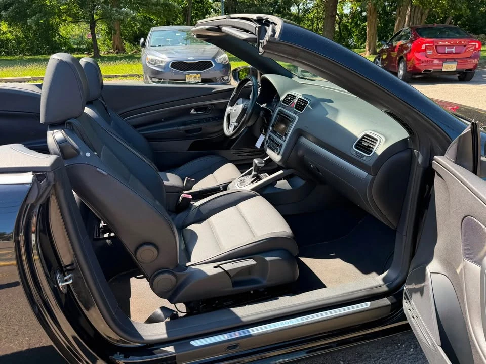2010 Volkswagen Eos - Image 11 of 13