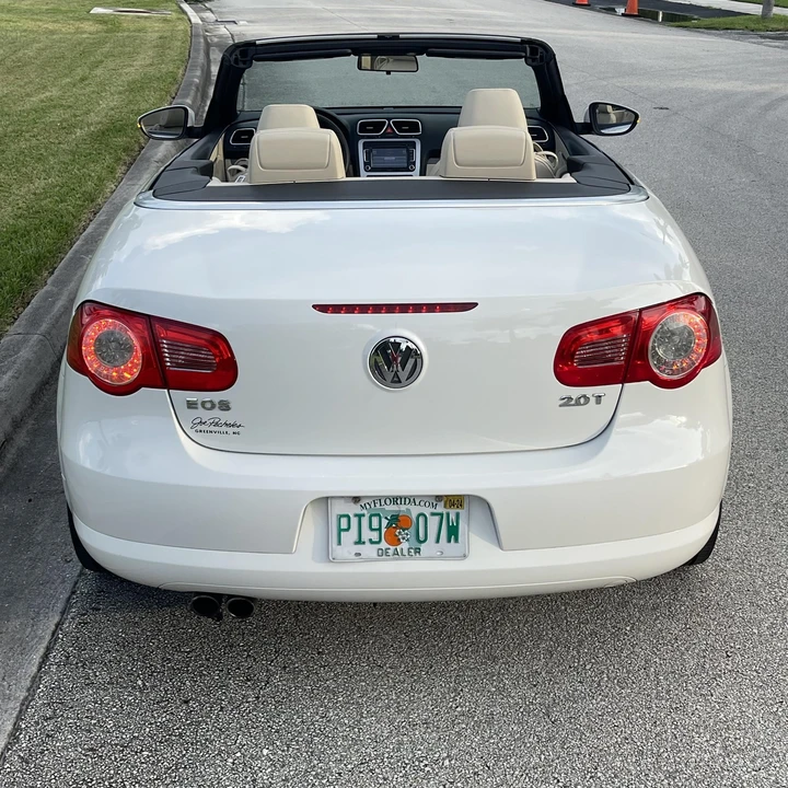 2010 Volkswagen Eos - Image 10 of 12