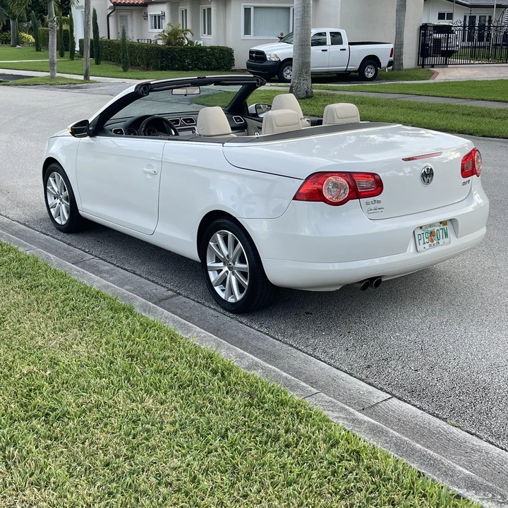2010 Volkswagen Eos - Image 8 of 12