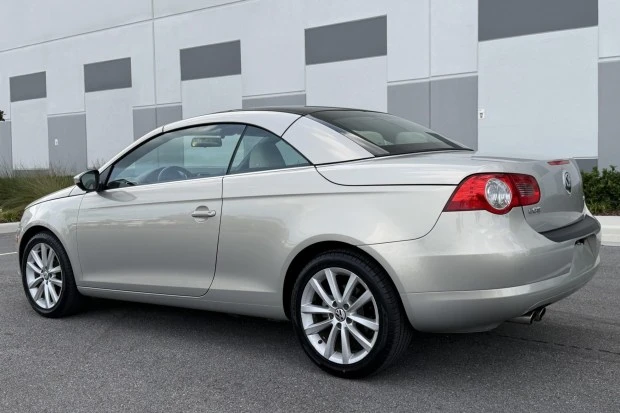 2010 Volkswagen Eos - Image 2 of 7