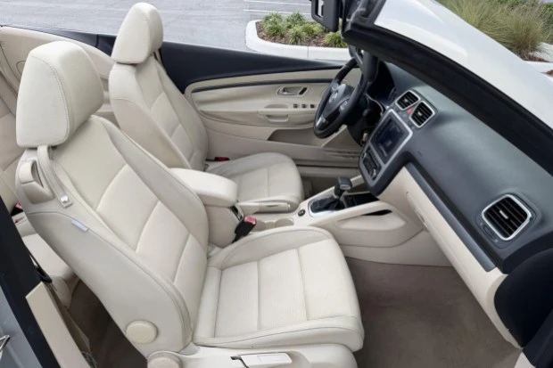 2010 Volkswagen Eos - Image 4 of 7