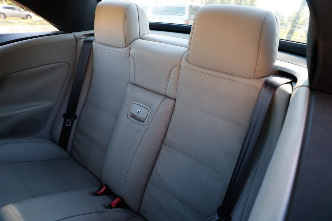 2010 Volkswagen Eos - Image 8 of 12