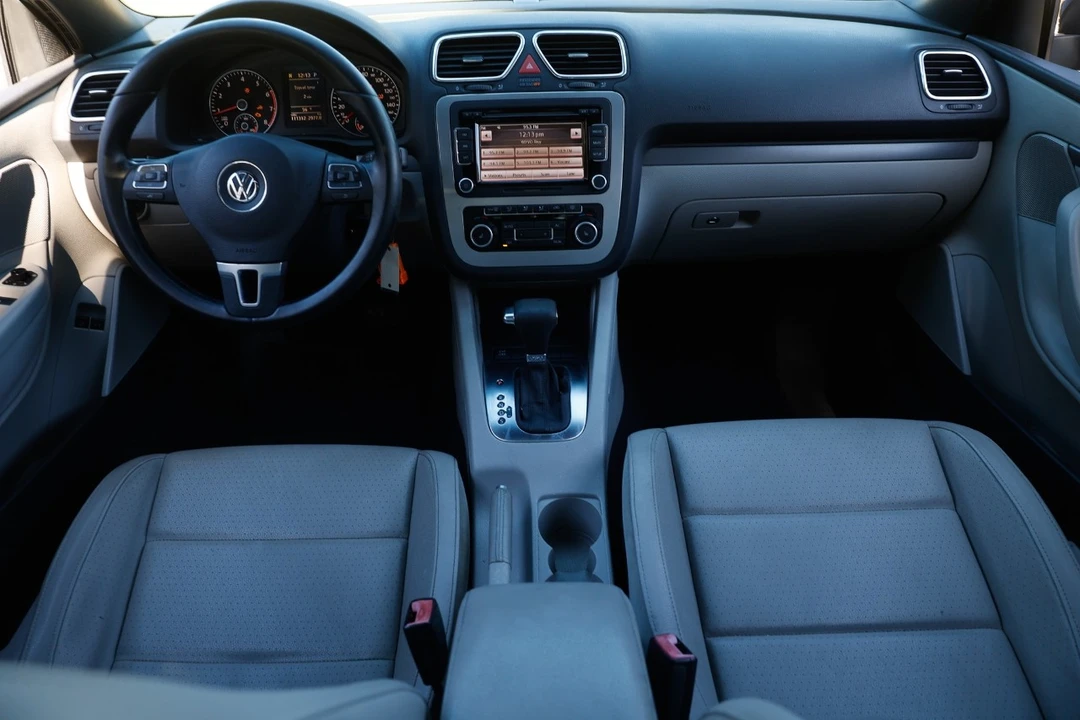 2010 Volkswagen Eos - Image 2 of 12