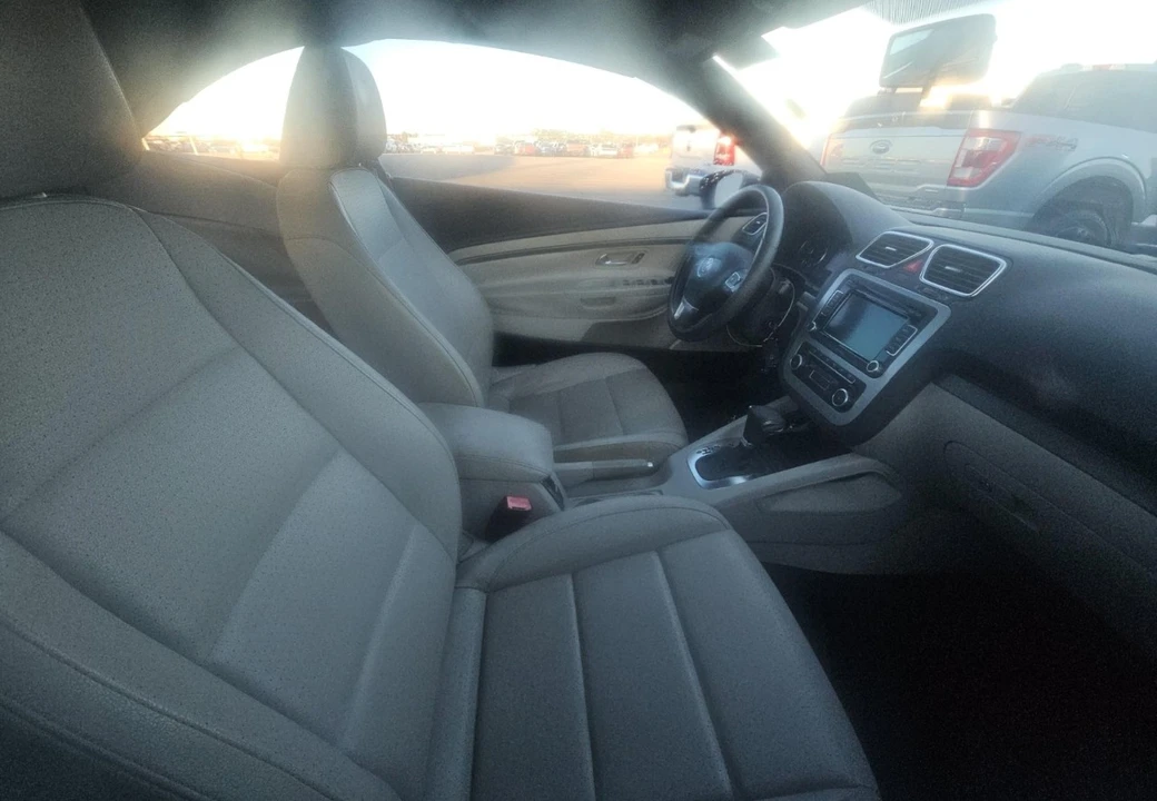 2010 Volkswagen Eos - Image 9 of 12