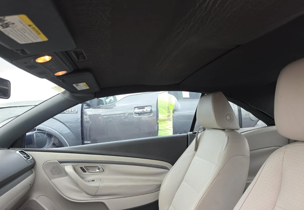 2010 Volkswagen Eos - Image 11 of 12
