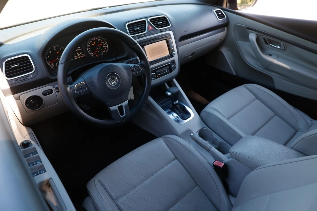 2010 Volkswagen Eos - Image 4 of 12