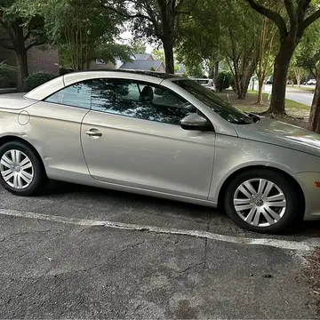 2010 Volkswagen Eos Turbo Hard Top Convertible 2D