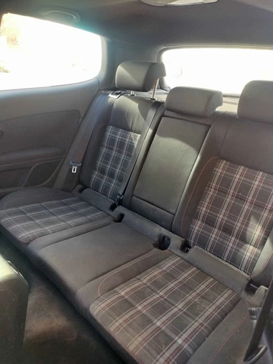 2010 Volkswagen Golf - Image 4 of 5