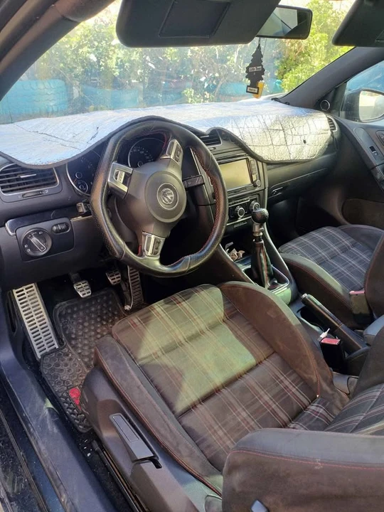 2010 Volkswagen Golf - Image 3 of 5